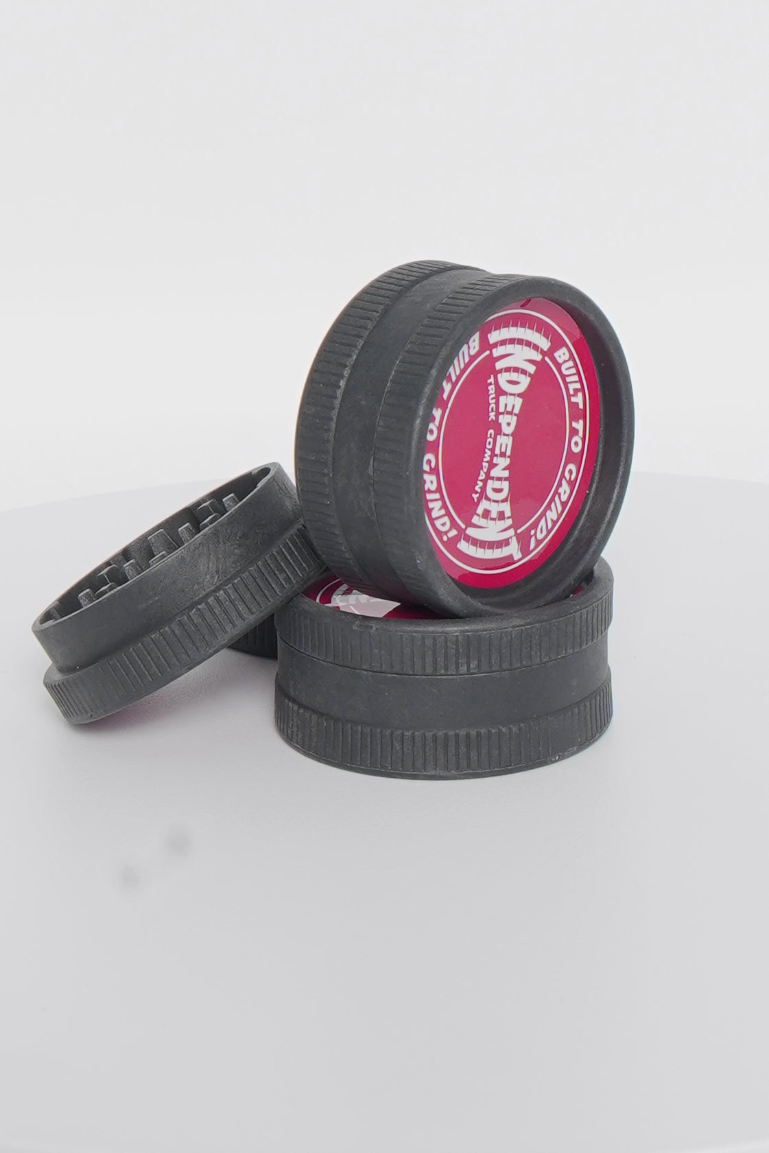 Santa Cruz Shredder | INDEPENDENT Hemp 2-Piece Grinder | 24 Pack