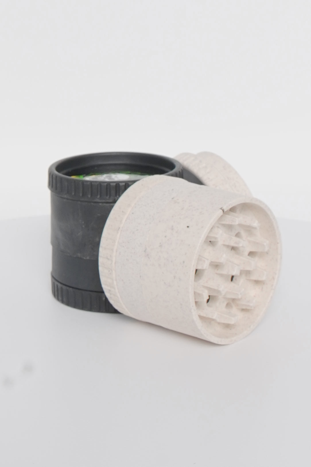 Santa Cruz Shredder | CREATURE Hemp 4-Piece Grinder | 16 Pack