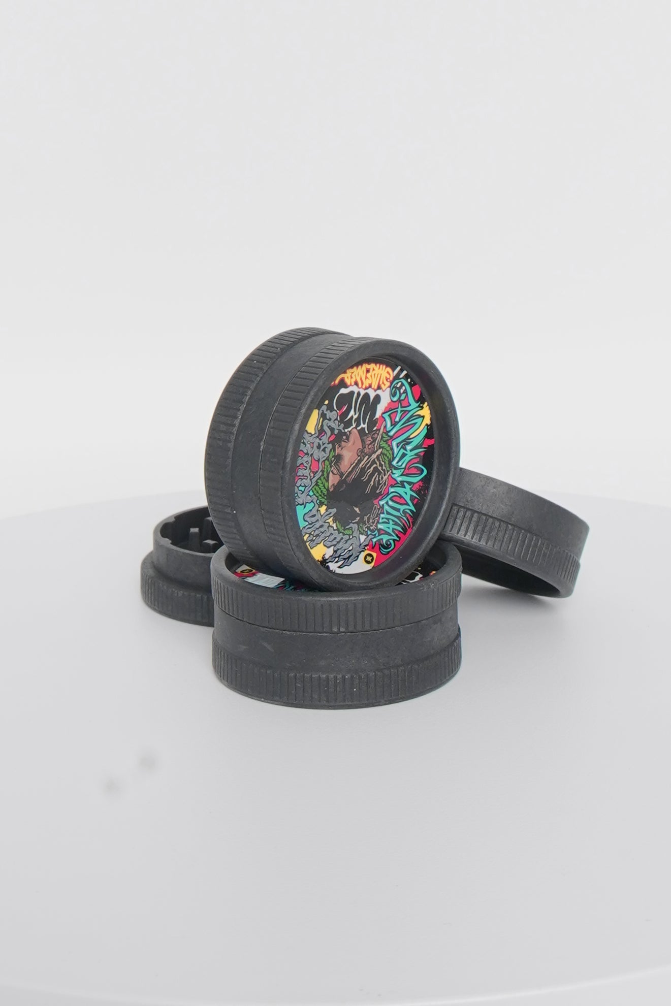 Santa Cruz Shredder | KHALIFA KUSH Hemp 2-Piece Grinder | 24 Pack
